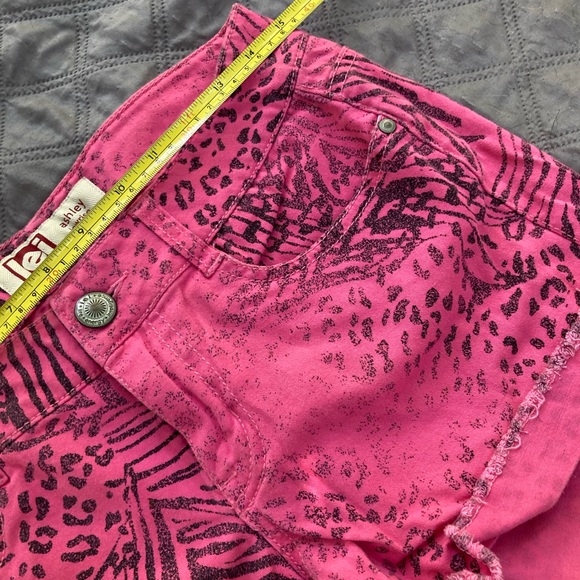 Hot Pink Leopard LEI Jrs 7 Distressed Shorts - Picture 9 of 12